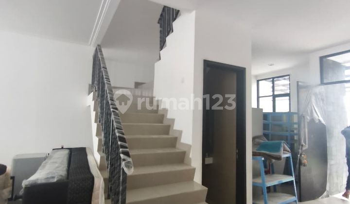 Disewakan Rumah 2Lt Cluster Simprug Pik2 Uk 8X27 Semi Furnish 2