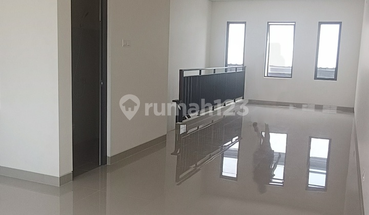 Disewa Ruko Baru di The Hudson, Medang, Pagedangan, Tangerang, Banten, 15334, Gading Serpong 3 Lt