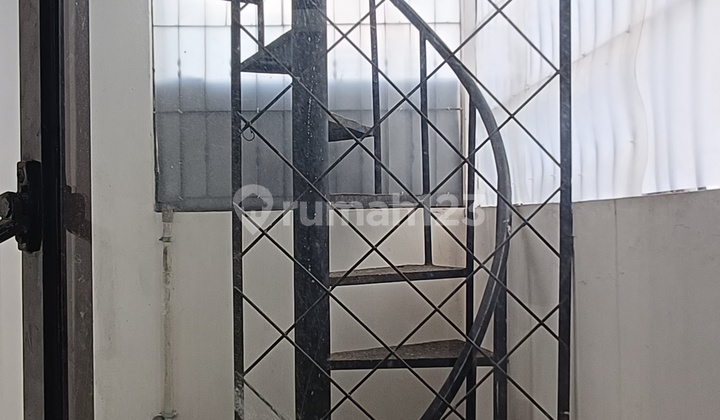 Rumah Di Sewa Di Taman Surya 2