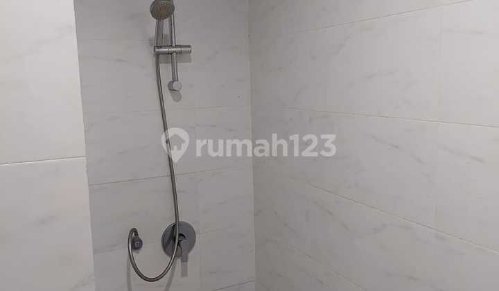 Dijual Rumah Bagus di Cluster Asia Green Lake Full Furnished 2