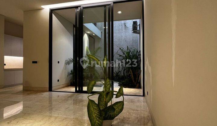 Town House Tropical Modern Kemang Barat 2