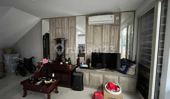 Dijual Rumah Semi Furnish di Graha Natura Surabaya 2