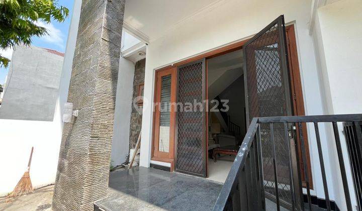 Dijual Rumah Furnish 2 Lantai Di Graha Family Surabaya 2