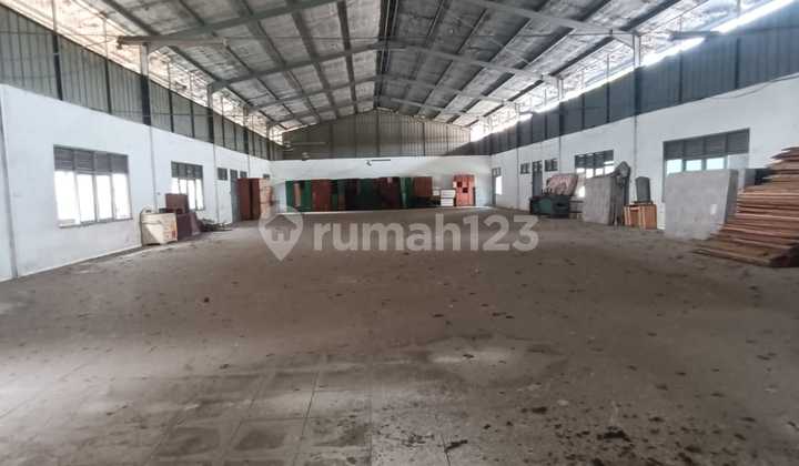 Warehouse on Kranggan Main Road, Bekasi, West Java Warehouse on Kranggan Main Road, Bekasi, West Java