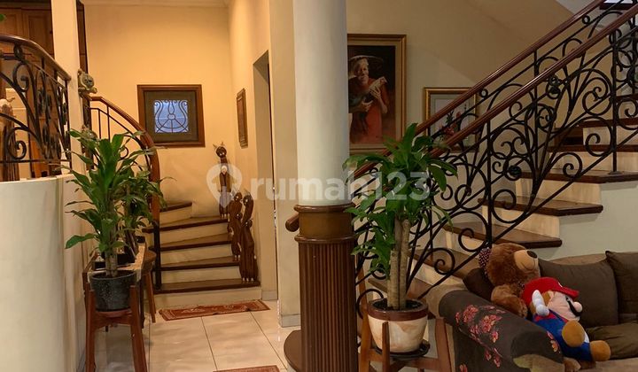 Dijual Rumah 2.5 Lantai Posisi Hook Semi Furnished Di Klp Gading 2