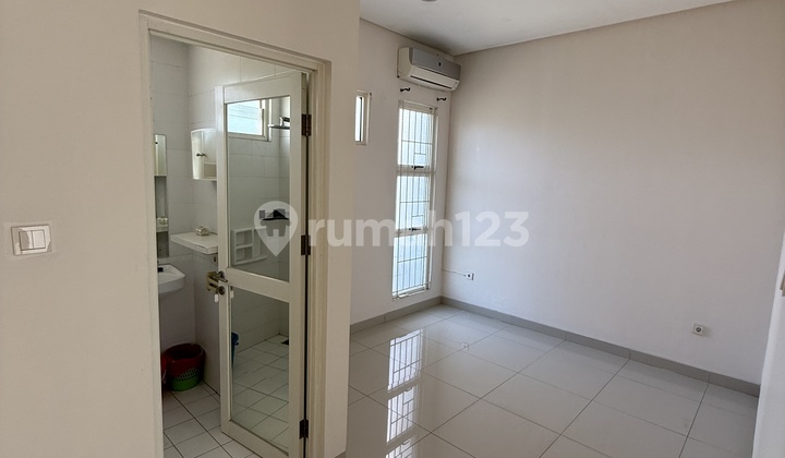Corner House at Residence One, Very Spacious Near Binus, Affordable Price, SHM Title, BSD 2