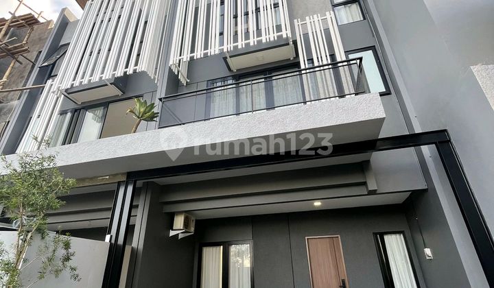 Rumah Jagakarsa Siap Huni 3 Lantai Ada Double Deckernya