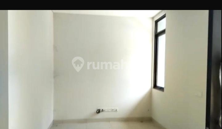RUMAH CANTIK DI BSD CITY 3 LANTAI SIAP HUNI LOKASI STRATEGIS 2