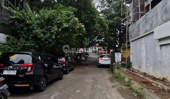 Di Jual Rumah Mewah 3 Lantai Trategis 2