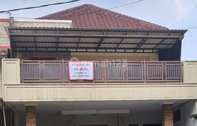 Rumah Strategis 4 Lantai Bagus di Komplek Mekarsari Residence 1