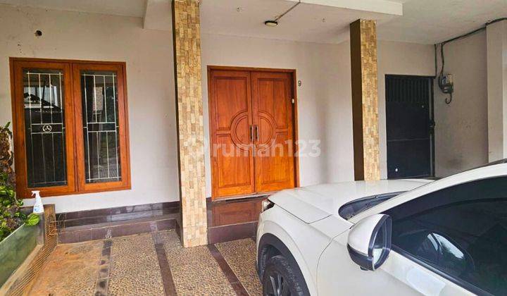 Rumah Strategis 4 Lantai Bagus di Komplek Mekarsari Residence 2