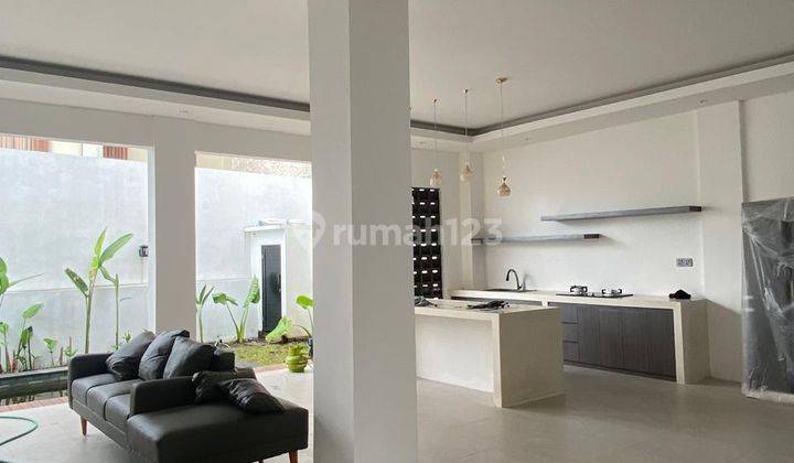 Dijual Villa 2 Lantai Modern Di Tumbak Bayuh Canggu - Bali  1