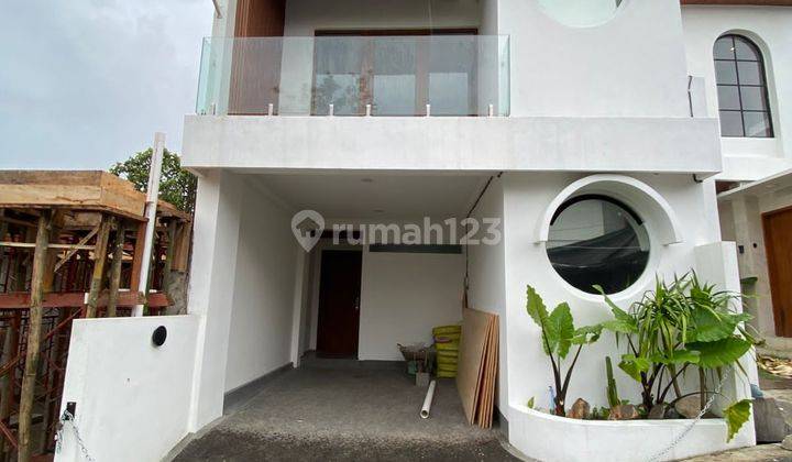 Dijual Villa Brand New Lantai 2 Berlokasi Di Cempaka Munggu - Bali  1