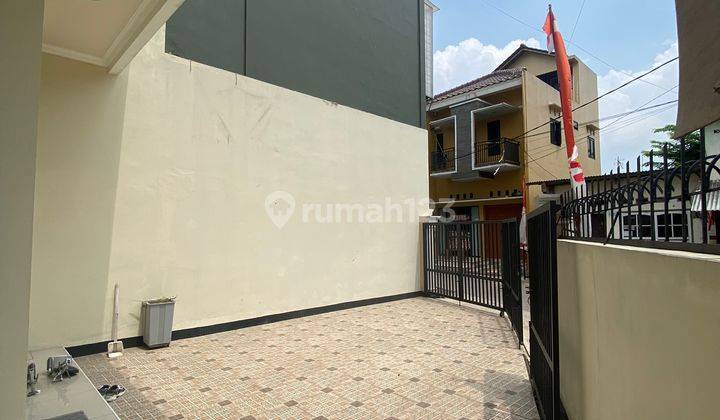 Rumah Luas 2 Lantai Siap Huni Sangat Bersih Dan Nyaman Di Jatimakmur, Bekasi 5