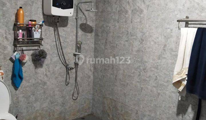 Rumah Semi Furniture 2 Lantai 4 Kamar Tidur Di Kramat Jati, Jakarta Timur 2