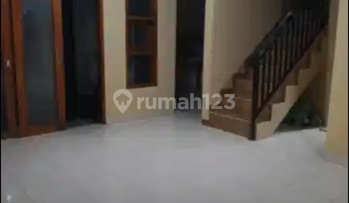 Disewakan Rumah Bagus 2 Lantai Di Komp Kiarasari bandung Disewakan Rumah Bagus 2 Lantai Di Komp Kiarasari bandung