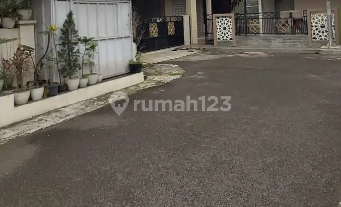 Nice and Well-Maintained 2-Story House Cheap In Komp Margahayu 2