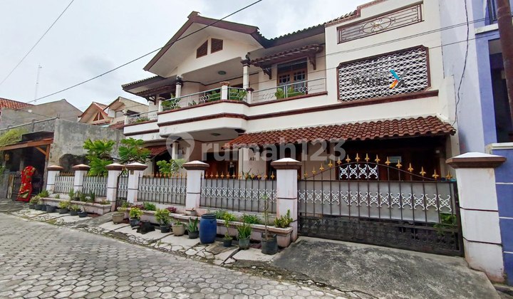 Dijual : Rumah lokasi Gentan  Siap pakai 2 lantai Kawasan Cluster 