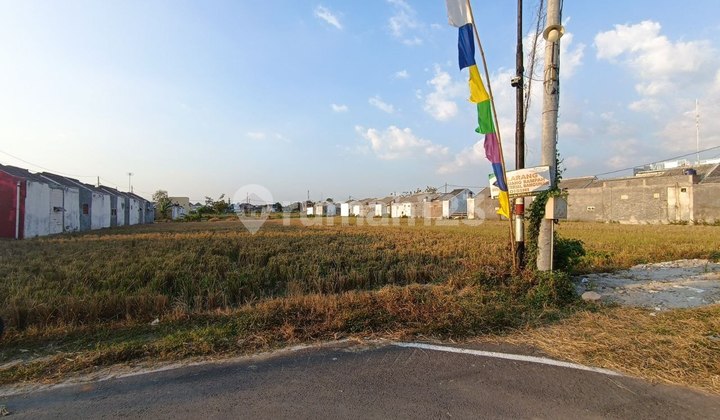 Dijual : Lahan tanah  Zona kuning  Cocok dibangun perumahan  Kawasan sekitar sudah banyak cluster perumahan 
