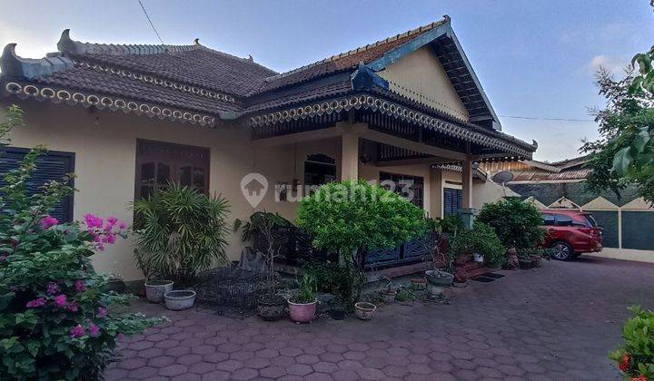 Rumah Gaya Klasik Tengah Kota Solo 2