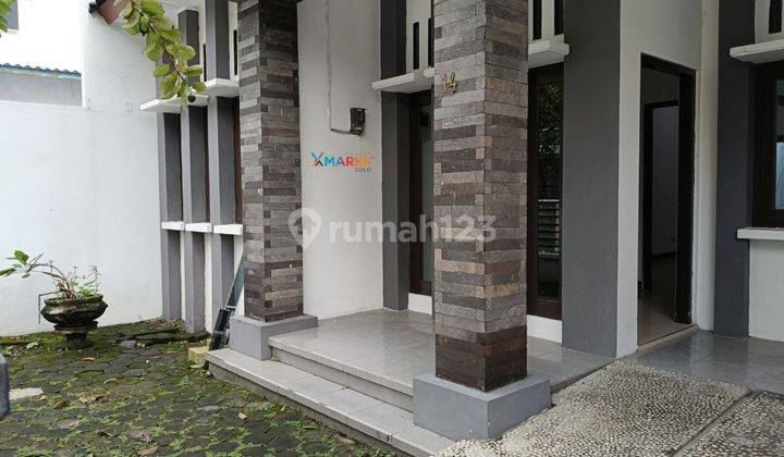 Disewakan rumah cantik terawat di cluster Solo Baru  2