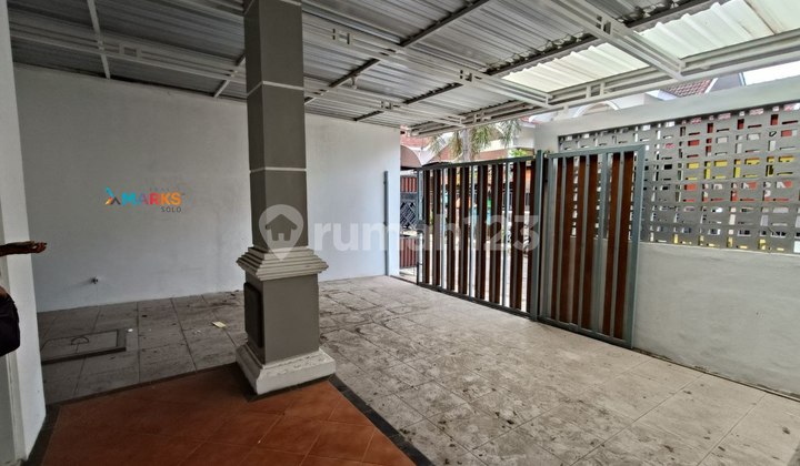 Dijual rumah hook cluster cantik cocok untuk keluarga kecil di Solo Baru