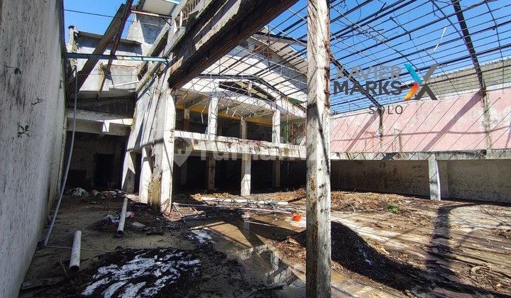 Strategic 3-Story Commercial Space in Palur, Karanganyar