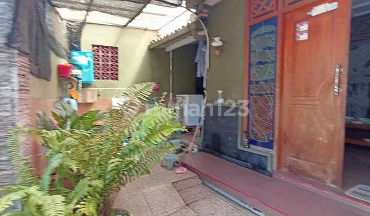 Dijual Rumah 1.5 lantai di Laweyan Depan Ps. Njongke