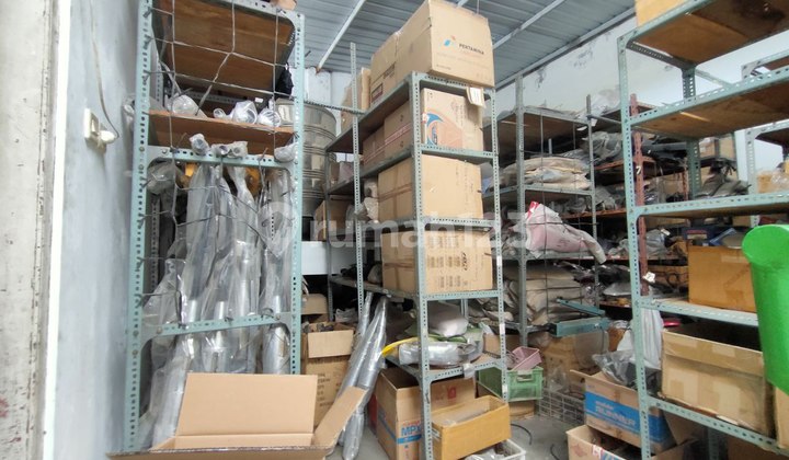 Dijual rumah dan ruang usaha di dkt laweyan 2