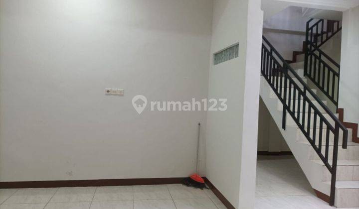 Rumah Cocok Untuk Rumah Atau Kantor Kecil di Dekat Jl. Riau, Gasibu 2