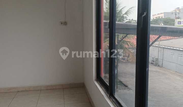 For Rent: Warehouse in Jaya Niaga Warehouse Complex, Tangerang
- Land Area: 300m²
- Building Area: 330m² with a 2-story Office (300m², 5x6m²)
- Rental Price: 257,400,000/year (excluding tax)
- Deposit/Security: 15,000,000 (for the rental period)
- IPL: 900,000/month
- Required