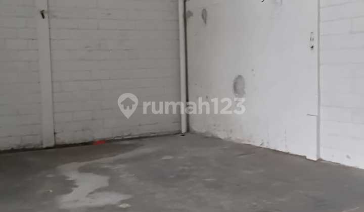 For Rent Warehouse in Taman Tekno, BSD City
Land Area: 300m²
Building Area: 216m²
Electricity: 4,400 Watt
There is still empty land in the back area
6x6m Office (2 Floors)
1 AC Unit for the Office
2 Exhaust Units
Security Post in Front
Neat, Clean, and Free Warehouse Area For Rent Warehouse in Taman Tekno, BSD City
Land Area: 300m²
Building Area: 216m²
Electricity: 4,400 Watt
There is still empty land in the back area
6x6m Office (2 Floors)
1 AC Unit for the Office
2 Exhaust Units
Security Post in Front
Neat, Clean, and Free Warehouse Area