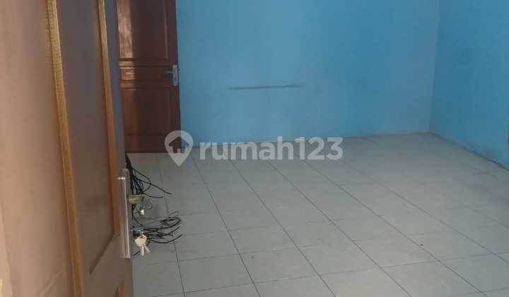 For Rent: Newly Renovated Warehouse on Cipondoh Main Road, Tangerang
Includes Office. Land Area: approx. 450m²
Building Area: 360m² (12x30)
Office Area: 60m² (separate)
Electricity: 66,000 Watt
40 ft Container
Warehouse Ready for Use, Near Kunciran Bandara Toll Gate
Price: 260 million/year For Rent: Newly Renovated Warehouse on Cipondoh Main Road, Tangerang
Includes Office. Land Area: approx. 450m²
Building Area: 360m² (12x30)
Office Area: 60m² (separate)
Electricity: 66,000 Watt
40 ft Container
Warehouse Ready for Use, Near Kunciran Bandara Toll Gate
Price: 260 million/year