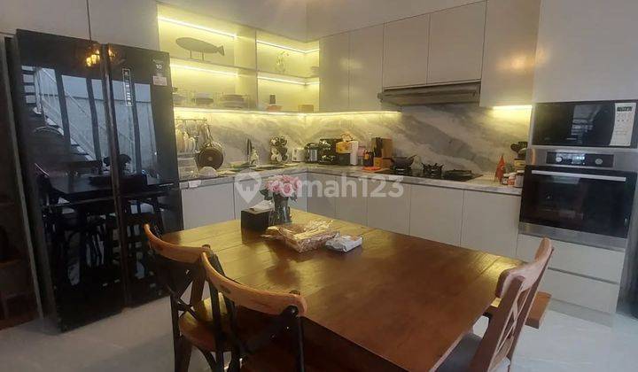 Rumah Keren 2 Lantai Furnished di Castilla Bsd, Tangerang 1