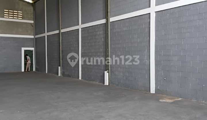 Warehouse For Rent In The Complete Facility Area Of Taman Tekno Bsd City. Land Area: 440m² Building Area: 320m² Electricity Token: 11,000watt Price: 350 Million/Year (Negotiable Until Deal) Contact: S I M O N 081328682686 Era Fiesta Alam Sutera Warehouse For Rent In The Complete Facility Area Of Taman Tekno Bsd City. Land Area: 440m² Building Area: 320m² Electricity Token: 11,000watt Price: 350 Million/Year (Negotiable Until Deal) Contact: S I M O N 081328682686 Era Fiesta Alam Sutera