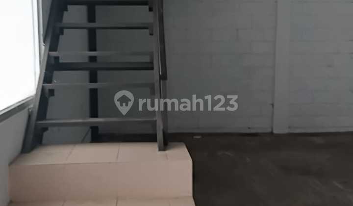 For Rent: Warehouse in Taman Tekno, BSD City
Land Area: 300 m²
Building Area: 216 m²
Electricity: 4,400 Watt
Available Vacant Land at the Back
Office Space Measuring 6x6m (2 Floors)
1 Unit of Air Conditioning for the Office
2 Units of Exhaust Fans
Security Post in Front
Neat, Clean, and Free Warehouse Area For Rent: Warehouse in Taman Tekno, BSD City
Land Area: 300 m²
Building Area: 216 m²
Electricity: 4,400 Watt
Available Vacant Land at the Back
Office Space Measuring 6x6m (2 Floors)
1 Unit of Air Conditioning for the Office
2 Units of Exhaust Fans
Security Post in Front
Neat, Clean, and Free Warehouse Area