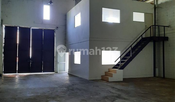 For Rent: Warehouse in Taman Tekno, BSD City
Land Area: 300m²
Building Area: 216m²
Electricity: 4,400 Watt
Vacant Land Available in the Back Area
Office Space: 6x6m
Warehouse Area: Neat, Clean, Free from Flooding
Price: 285 Million/Year (Negotiable Until Deal)
Contact: SIMON 0813 For Rent: Warehouse in Taman Tekno, BSD City
Land Area: 300m²
Building Area: 216m²
Electricity: 4,400 Watt
Vacant Land Available in the Back Area
Office Space: 6x6m
Warehouse Area: Neat, Clean, Free from Flooding
Price: 285 Million/Year (Negotiable Until Deal)
Contact: SIMON 0813