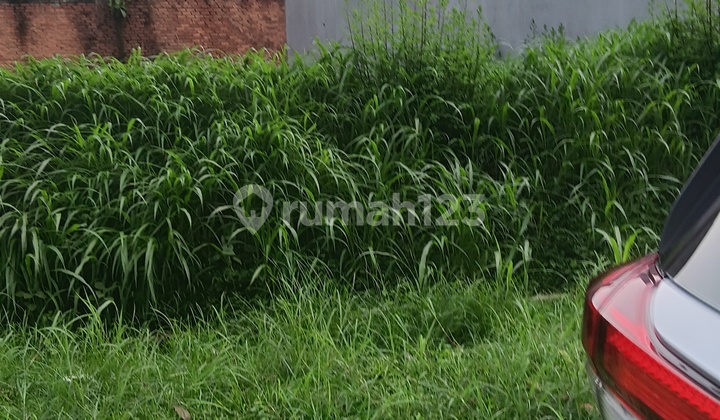 For Sale Front Lot on Main Road. Very Well-Maintained Complex.