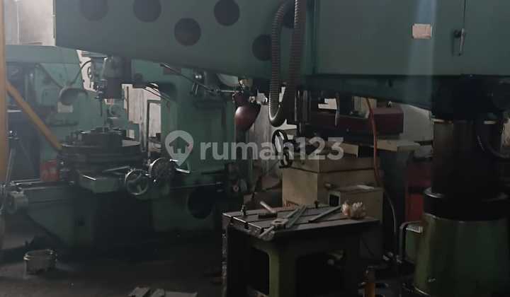 Dijual Tanah Ada Gudang dan Bengkel Masih Aktif