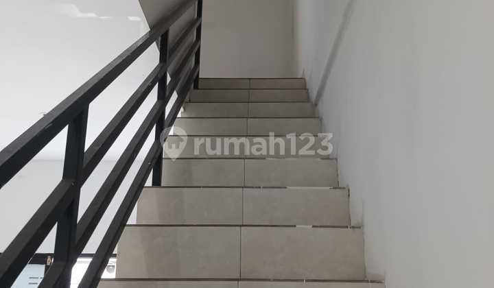 For Rent: Warehouse within the Jaya Niaga Warehouse Complex, Tangerang  
- Land Area 300m2  
- Building Area 330m², includes a 2-story office 300m² (5x6m²)  
- Rental Price 257,400,000/year (excluding tax)  
- Deposit/guarantee 15,000,000 (for the lease period)  
- Monthly service fee 900,000  
- Mandatory