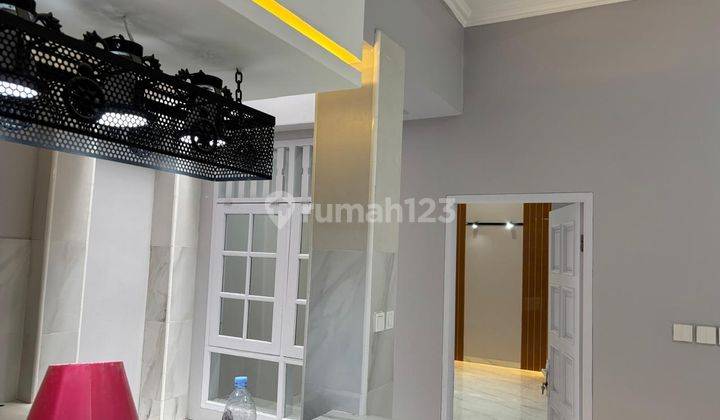 Rumah 2 Lantai Mewah di Perumahan Mega Cinere, Jakarta Selatan 1