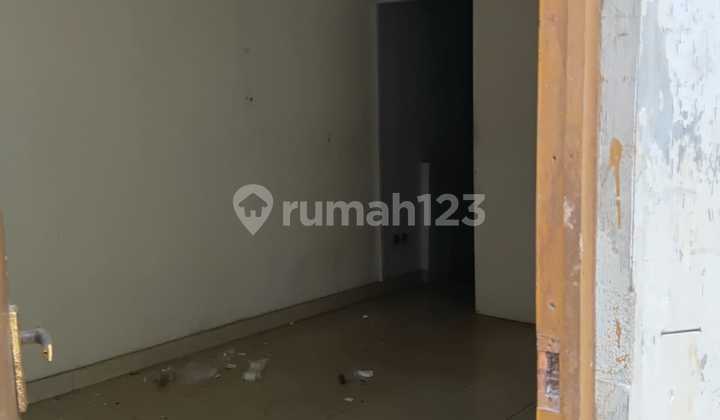 *For Rent: Land Adjacent to Alam Sutera, Serpong*
Land Area: 500m² (11×44m)
Building Area: 60m²
Hardened Floor, Newly Demolished Building
Suitable for Workshop, Warehouse, etc.
Wide Front Road
Price: 150 million/year. Minimum Lease 3 Years (Serious? Negotiable Until Deal)
*Contact*