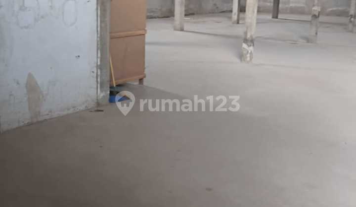 Warehouse for Rent. Cheap Spacious Parking. Wide Road. 40ft Container.