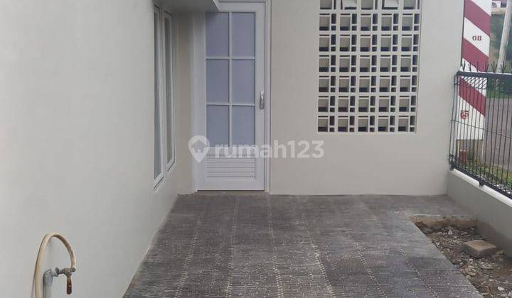 Rumah Bagus Unfurnished di Cluster Catalina, Tangerang 2