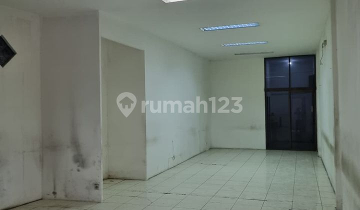 *Disewakan Gudang 2 Unit (Gandeng) di Daan Mogod Batu Ceper Tangerang*L. Tanah. : 1.885M²L. Bangunan : 1.485M²( Termasuk Kantor 2 Lantai + Mess)Listrik. : 23.000Vaair : Pam dan Air Tanahharga : 1.2M/Tahun (Nego Sampai Deal), Minimal 3 Tahun, Exclude Pajak