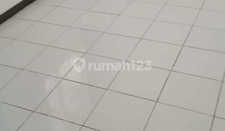 Dijual Murah Melati Mas Regensi Seerpong Tangsell.tanah. : 90m²l. Bangunan: 120m2( 1 1/2 Lantai)k. Tidur. : 3+1k. Mandi. : 2surat. : Shmada Gudanglingkungan Tertata Rapi Dan Bersihone Gate Systemharga. : 1.050m (nego. Sampai Deal)hubungi : S. I M O N 0813 2