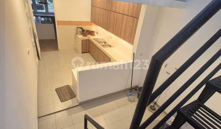 *dijual Rumah Mewah Alam Sutera*l. Tanah = 480 M2l. Bangunan = 330 M2lantai = 2 Lantaik. Tidur = 5 K. Mandi = 6listrik = 11000air : Pamsertifikat: Shmlebar Jalan Depan: 2 Mobilada Kolam Renangharga. : 13.5m (harga Sudah Termasuk Pajak)*hubungi. : S I M O  2