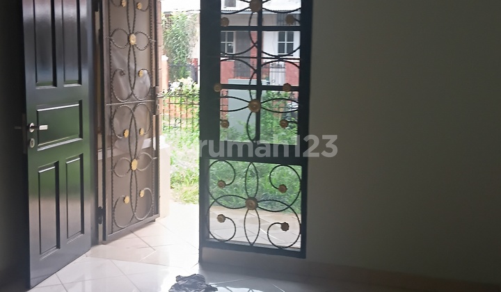 For Sale: Move-In Ready House in Strategic Complex Villa Melati Mas Serpong