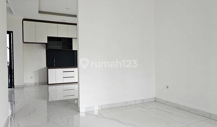 Rumah 3 Lantai Semi Furnished di The Icon Cosmo, Bsd City, Tangerang 1