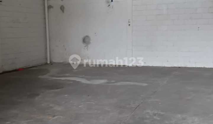 For Rent: Warehouse in Taman Tekno, BSD City
Land Area: 300 m²
Building Area: 216 m²
Electricity: 4,400 Watt
Available Vacant Land at the Back
Office Space Measuring 6x6m (2 Floors)
1 Unit of Air Conditioning for the Office
2 Units of Exhaust Fans
Security Post in Front
Neat, Clean, and Free Warehouse Area For Rent: Warehouse in Taman Tekno, BSD City
Land Area: 300 m²
Building Area: 216 m²
Electricity: 4,400 Watt
Available Vacant Land at the Back
Office Space Measuring 6x6m (2 Floors)
1 Unit of Air Conditioning for the Office
2 Units of Exhaust Fans
Security Post in Front
Neat, Clean, and Free Warehouse Area